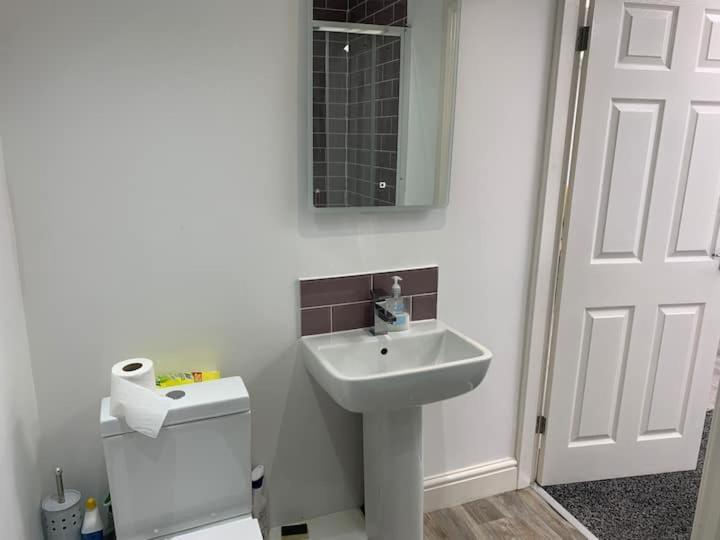 Huge Studio Close To City Centre With Free Secure Parking Leeds  Exteriör bild