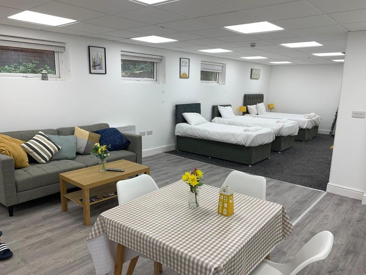 Huge Studio Close To City Centre With Free Secure Parking Leeds  Exteriör bild